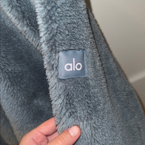 Alo Foxy Sherpa Jacket w/ Removable Hood - Picture 11 of 13